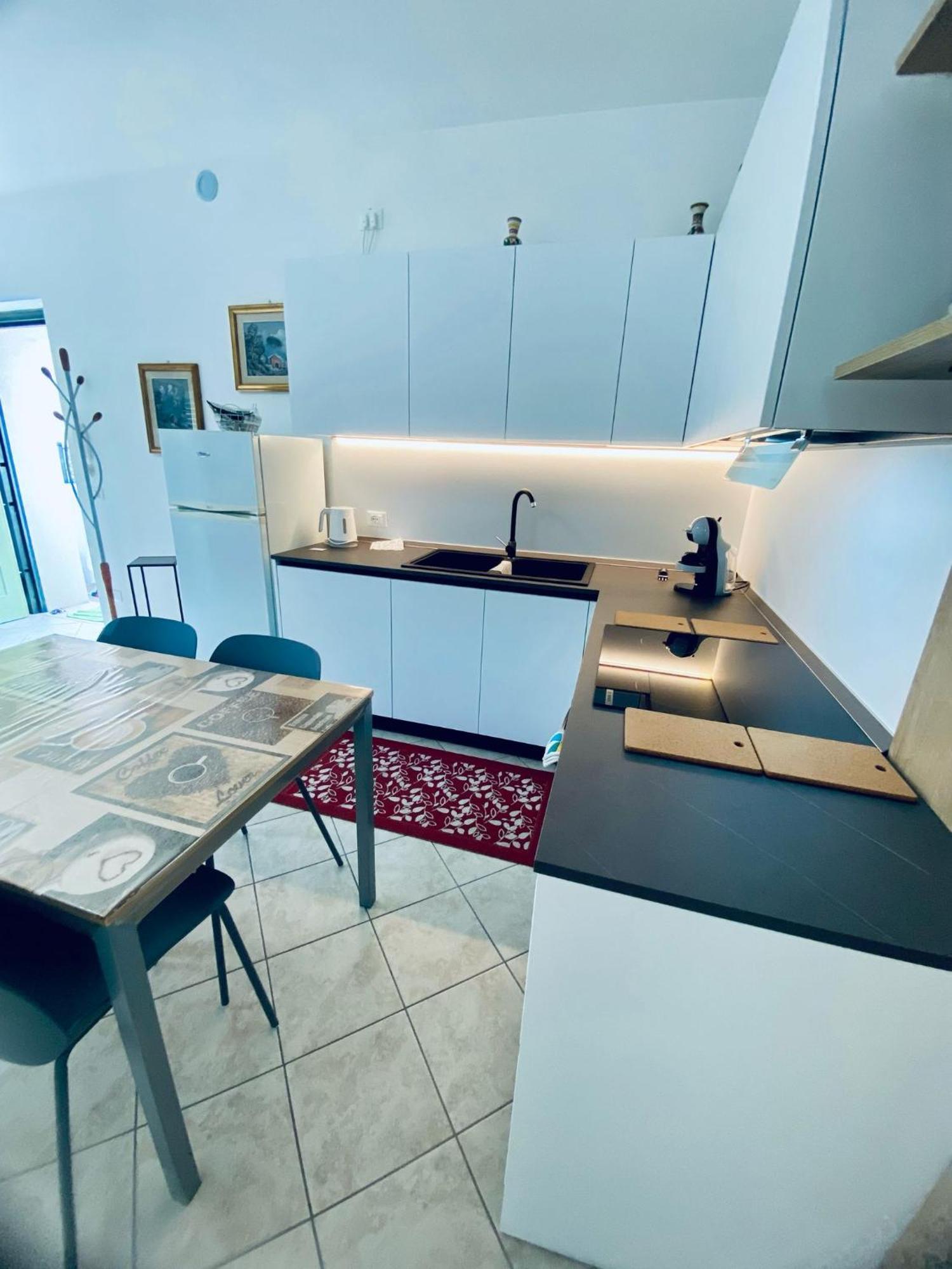Alma Apartment Сирмионе Экстерьер фото