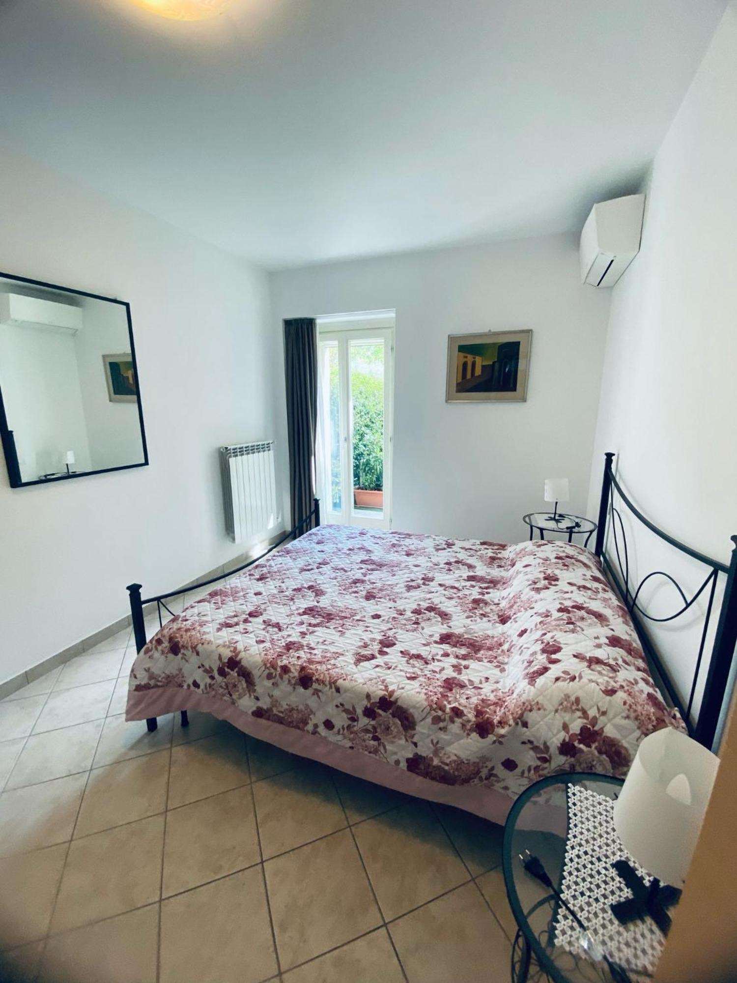 Alma Apartment Сирмионе Номер фото